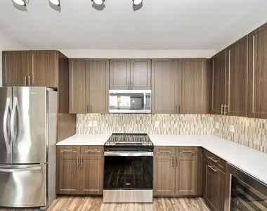 5454 Washington St Avenue - Photo Thumbnail 1