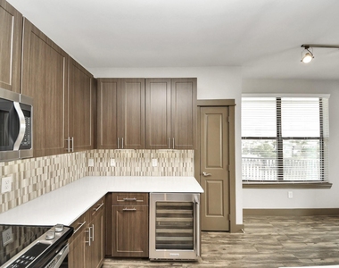 5454 Washington St Avenue - Photo Thumbnail 13