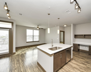 5454 Washington St Avenue - Photo Thumbnail 10