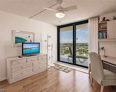 260 Seaview Court - Photo Thumbnail 15