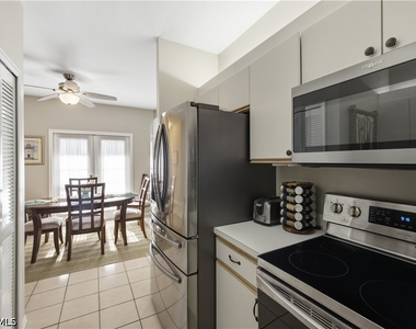 7054 Barrington Circle - Photo Thumbnail 7