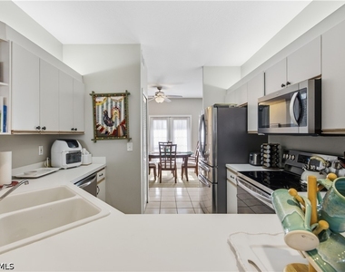 7054 Barrington Circle - Photo Thumbnail 10