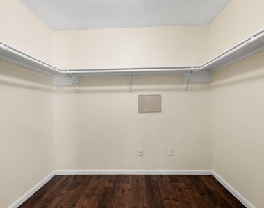 15906 Arapaho Bend Ln - Photo Thumbnail 15