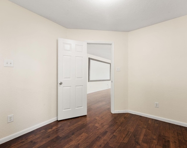 15906 Arapaho Bend Ln - Photo Thumbnail 5