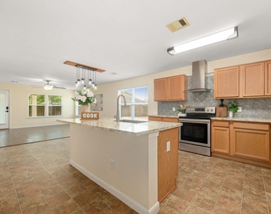 15906 Arapaho Bend Ln - Photo Thumbnail 6