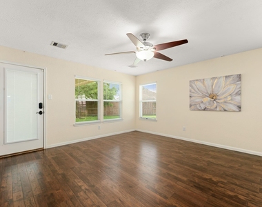 15906 Arapaho Bend Ln - Photo Thumbnail 10