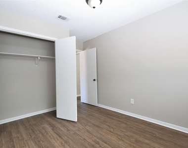 7814 Barnhill - Photo Thumbnail 19