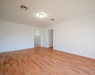 1102 Crosby Dayton Road - Photo Thumbnail 15