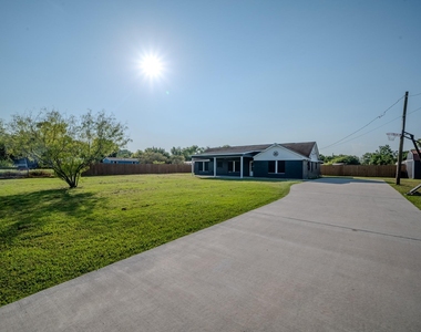 1102 Crosby Dayton Road - Photo Thumbnail 3
