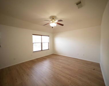 9519 Deep Valley Drive - Photo Thumbnail 10
