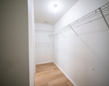 9519 Deep Valley Drive - Photo Thumbnail 12