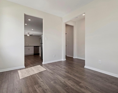 15875 Berry Hill Drive - Photo Thumbnail 4