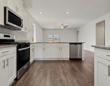 15875 Berry Hill Drive - Photo Thumbnail 5