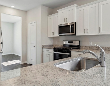 15875 Berry Hill Drive - Photo Thumbnail 8