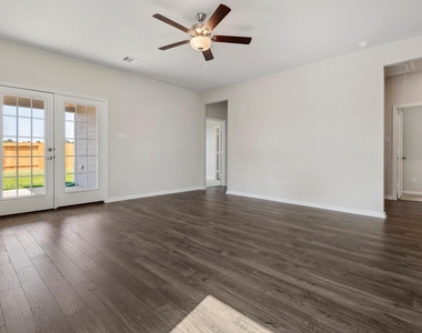15875 Berry Hill Drive - Photo Thumbnail 9