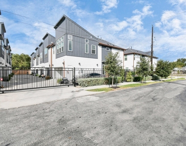 829 N Emile Street - Photo Thumbnail 4