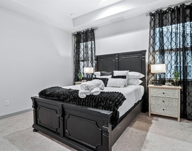 829 N Emile Street - Photo Thumbnail 21