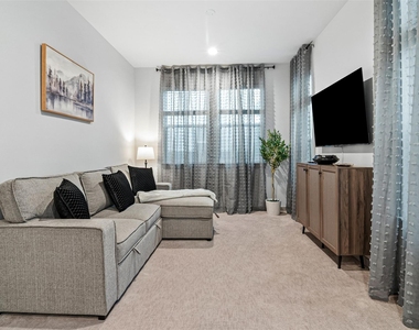 829 N Emile Street - Photo Thumbnail 8