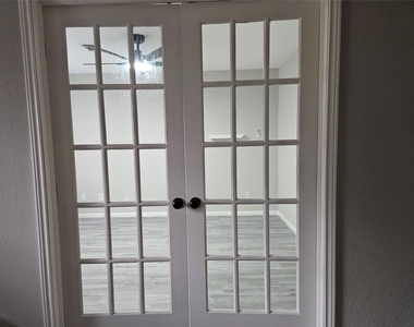 1130 Concord Place - Photo Thumbnail 4