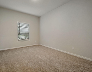 15881 Berry Hill Drive - Photo Thumbnail 11