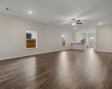 15881 Berry Hill Drive - Photo Thumbnail 10