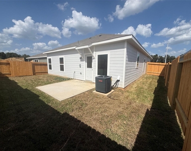 15881 Berry Hill Drive - Photo Thumbnail 1