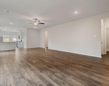 15881 Berry Hill Drive - Photo Thumbnail 3
