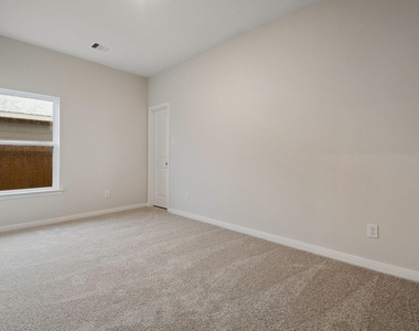 15881 Berry Hill Drive - Photo Thumbnail 12