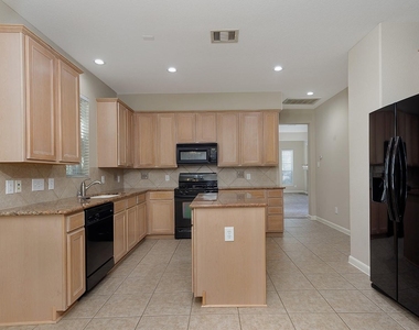 50 E Pipers Green - Photo Thumbnail 11