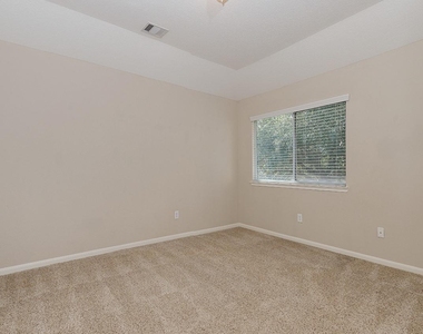 50 E Pipers Green - Photo Thumbnail 24