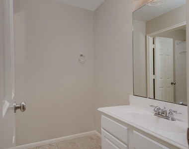 50 E Pipers Green - Photo Thumbnail 22
