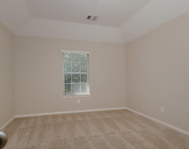 50 E Pipers Green - Photo Thumbnail 23