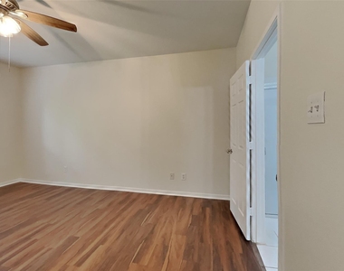 1418 Summer Rain Drive - Photo Thumbnail 6