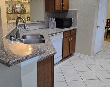 1018 Winter Green Court - Photo Thumbnail 13