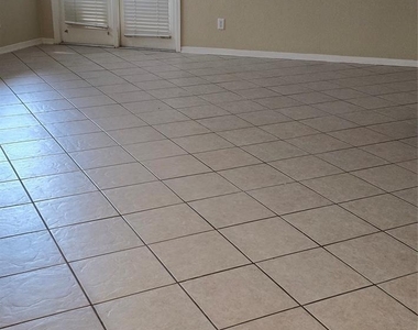 1018 Winter Green Court - Photo Thumbnail 7