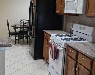 1018 Winter Green Court - Photo Thumbnail 11