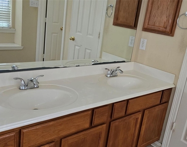 1018 Winter Green Court - Photo Thumbnail 15