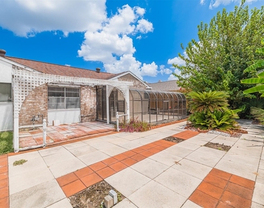 13911 Locke Lane - Photo Thumbnail 11