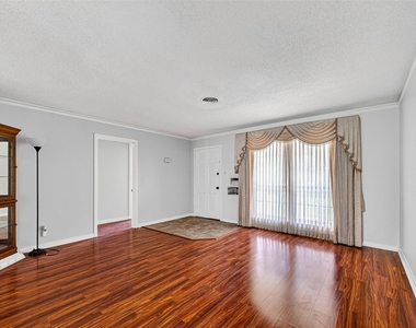 5114 Beechnut Street - Photo Thumbnail 4