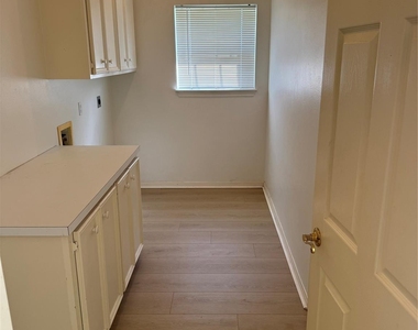 120 Hiwon Drive - Photo Thumbnail 39