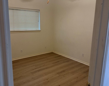 120 Hiwon Drive - Photo Thumbnail 31