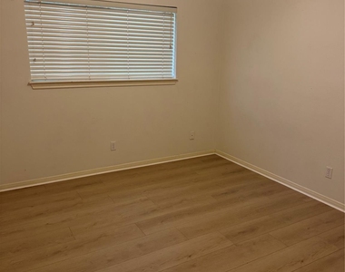120 Hiwon Drive - Photo Thumbnail 30