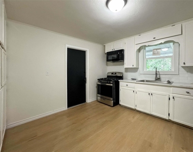 703 Texas Avenue - Photo Thumbnail 7