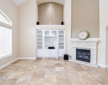 7606 Westmoreland Drive - Photo Thumbnail 12