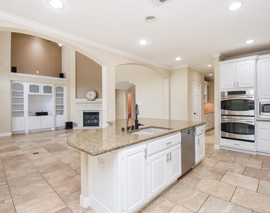 7606 Westmoreland Drive - Photo Thumbnail 6