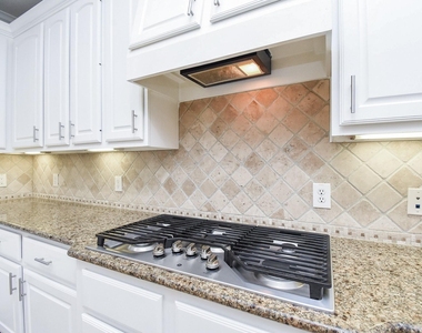 7606 Westmoreland Drive - Photo Thumbnail 15
