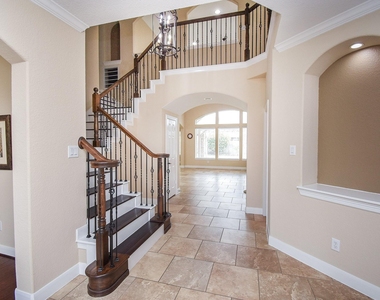 7606 Westmoreland Drive - Photo Thumbnail 13