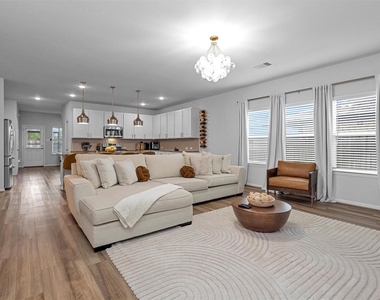 16318 Westley Ridge Drive - Photo Thumbnail 9