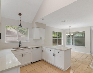 4807 Shadowdale Drive - Photo Thumbnail 5