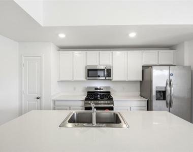 27147 Breakaway Lane - Photo Thumbnail 5